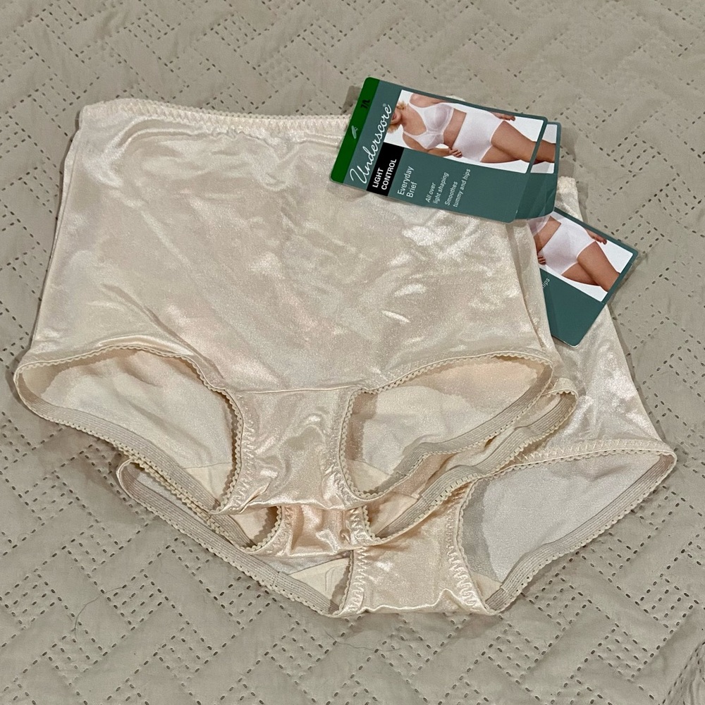 3 NWT Underscore Light Control Everyday Briefs, light beige JC Penney 7/Large